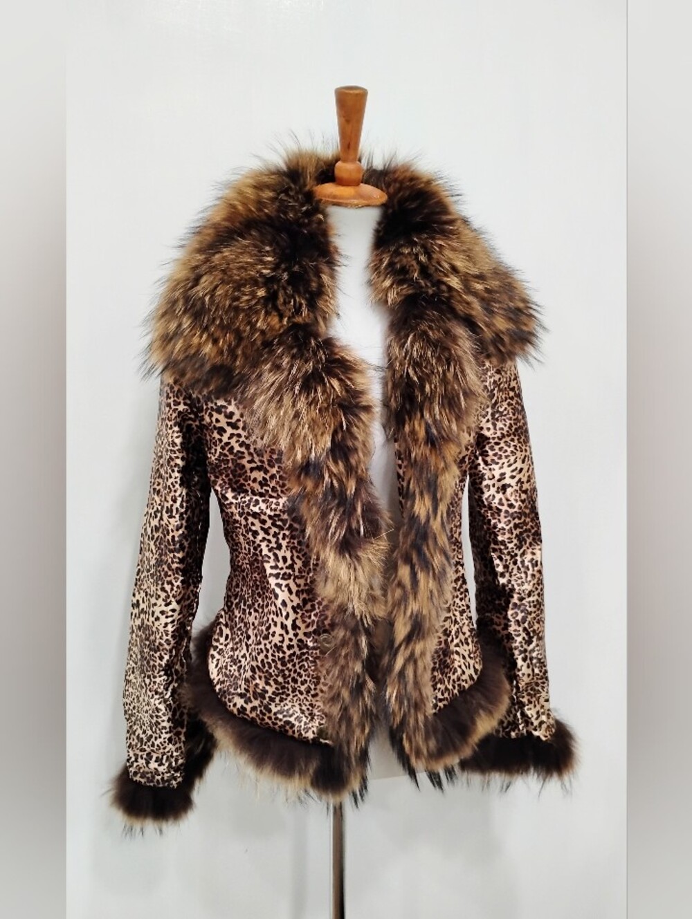 STUNNING FOX TRIMMED JACKET NWOT - Picture 13 of 15